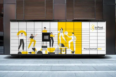Paczkomat InPost z grafiką ludzi. Dowiedz się, ile razy można przedłużyć paczkę w paczkomacie, by odebrać ją na czas.