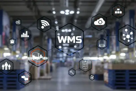WMS - system zarządzania magazynem, z ikonami symbolizującymi logistykę, ludzi, technologię i analizę danych.