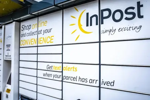 InPost we Francji: odbieraj paczki wygodnie. Automaty InPost oferują odbiór online.