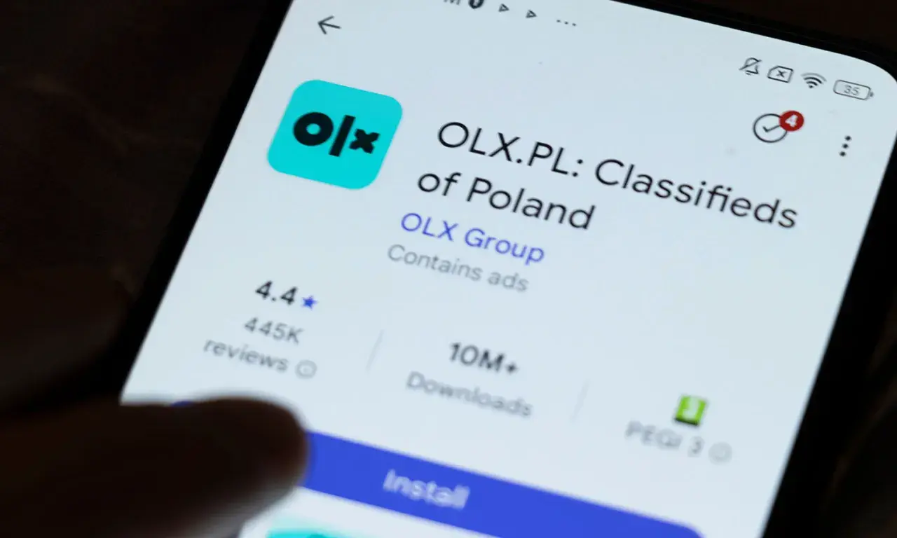 Ekran telefonu z aplikacją OLX.PL. Dowiedz się, jak założyć konto na OLX, instalując tę popularną platformę ogłoszeniową.